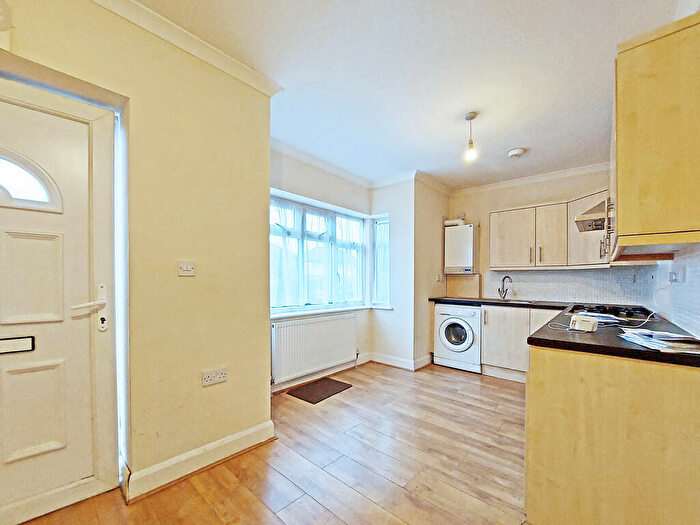 2 Bedroom Apartment For Sale In Shaftesbury Avenue, Harrow, HA2