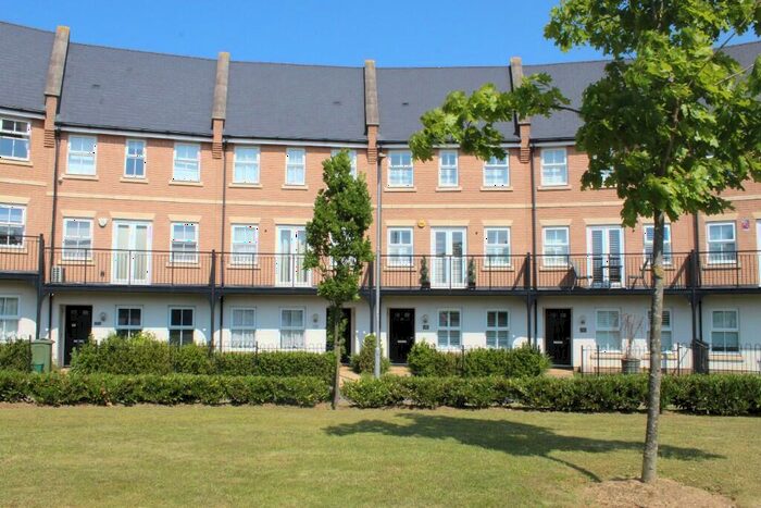 4 Bedroom Town House To Rent In School Avenue, Basildon, Essex, SS15