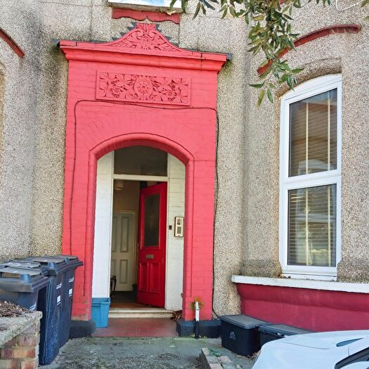 2 Bedroom Flat To Rent In Mansfield Road, Ilford, IG1