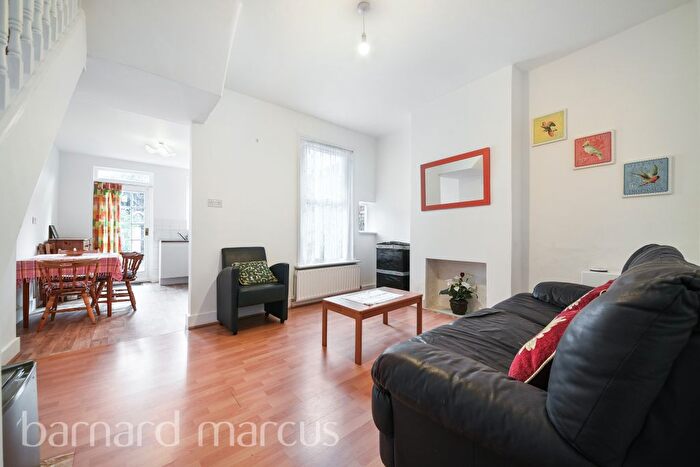 4 Bedroom Property To Rent In Balvernie Grove, London, SW18