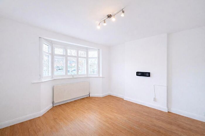 3 Bedroom Semi Detached House To Rent In Hillcross Avenue, Morden, SM4