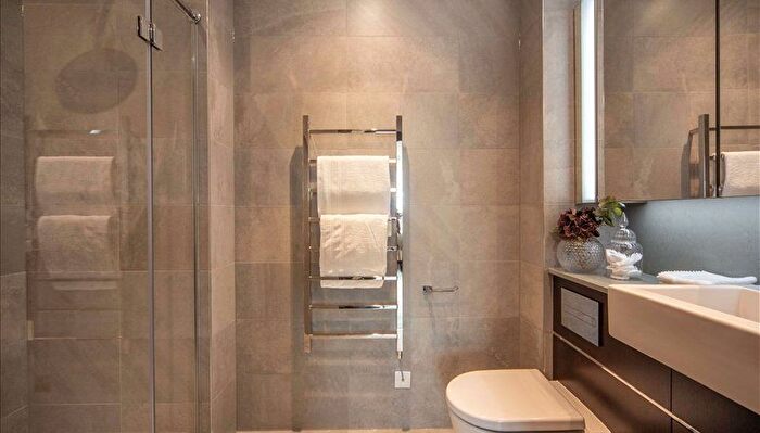 2 Bedroom Flat To Rent In Charles Clowes Walk, London, SW11