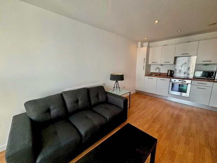 2 Bedroom Flat To Rent In Crown Point Road, Leeds, Uk, LS9