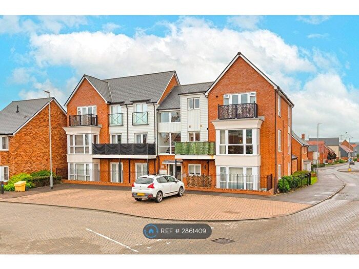 2 Bedroom Flat To Rent In Helvellyn House, Wouldham, Rochester, ME1