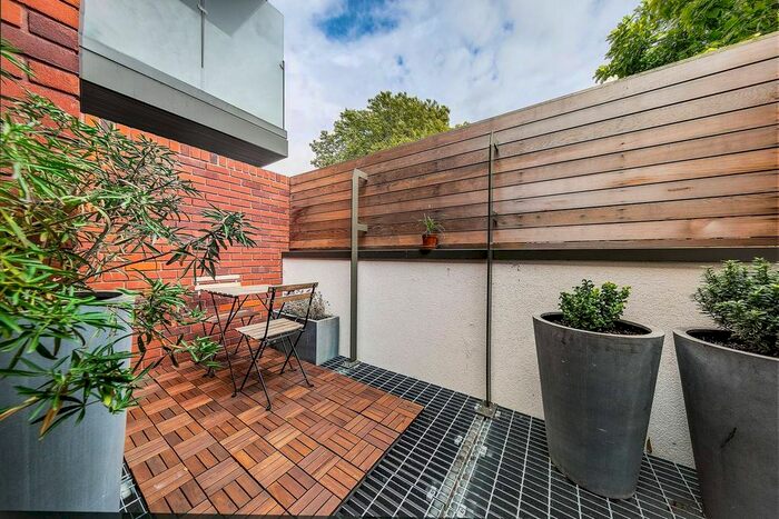 2 Bedroom Maisonette To Rent In Pirbright Road, Southfields, London, SW18