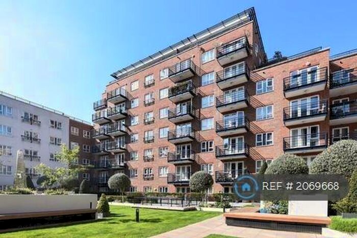 2 Bedroom Flat To Rent In Royal Quarter, Kingston Upon Thames, KT2