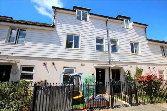 4 Bedroom Town House To Rent In St. Agnes Way, Reading, Berkshire, RG2