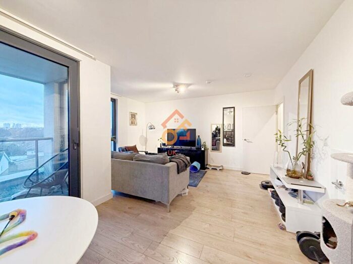 2 Bedroom Flat To Rent In Bloom House, Rotherhithe New Road, London, SE16