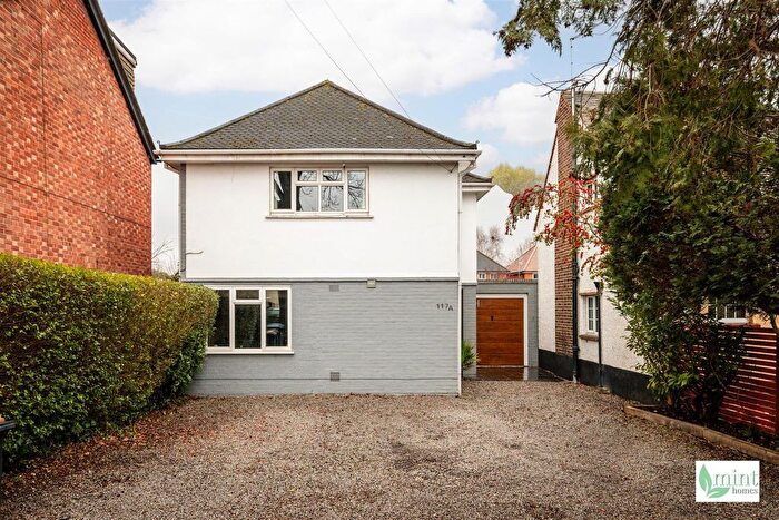 3 Bedroom Detached House For Sale In New Haw Road, Addlestone, KT15