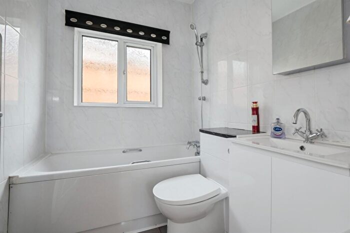 2 Bedroom Detached Bungalow For Sale In Caxton Avenue, Southampton, SO19
