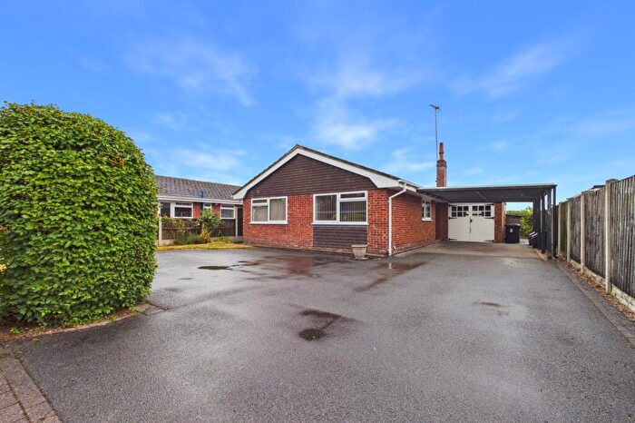 3 Bedroom Detached Bungalow For Sale In Meadow Close, Farndon, CH3