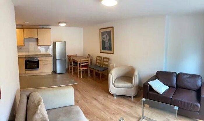 2 Bedroom Flat To Rent In Silver Crescent, London, W4