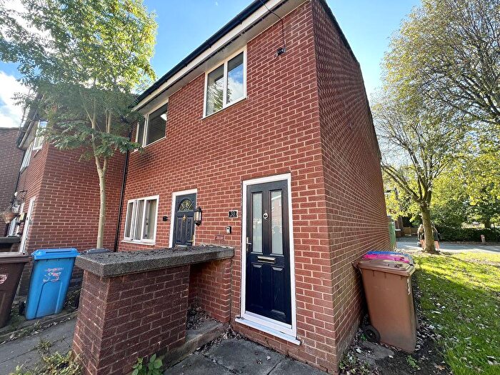 2 Bedroom Flat To Rent In New Lane, Manchester, M30