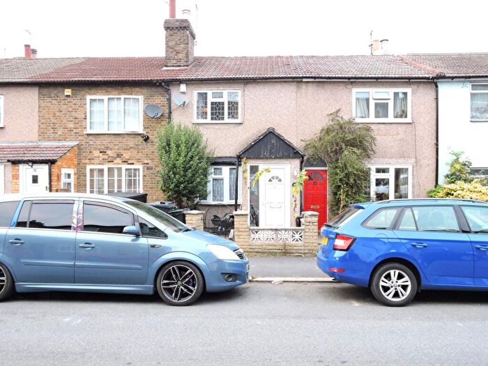 2 Bedroom Cottage For Sale In Cecil Road, Cheshunt, Waltham Cross, EN8