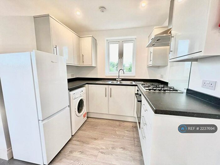 2 Bedroom Flat To Rent In South Street, Romford, RM1
