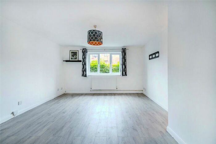 2 Bedroom Flat To Rent In Henderson Court, Myers Lane, London, SE14