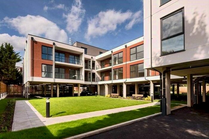 2 Bedroom Flat To Rent In Oldfield Road, Maidenhead, SL6