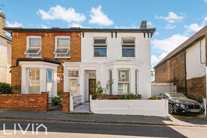4 Bedroom Semi-Detached House For Sale In Montague Road, Croydon, Greater London, CR0