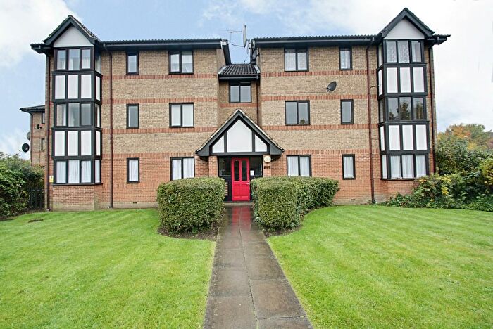 1 Bedroom Flat To Rent In Dalrymple Close, London, N14