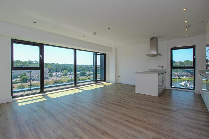 2 Bedroom Flat To Rent In Whitewater House, Bayscape, Cardiff Marina, CF11