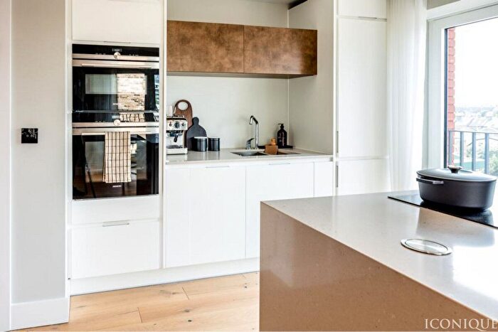 2 Bedroom Flat For Sale In Exchange Gardens, London, SW8