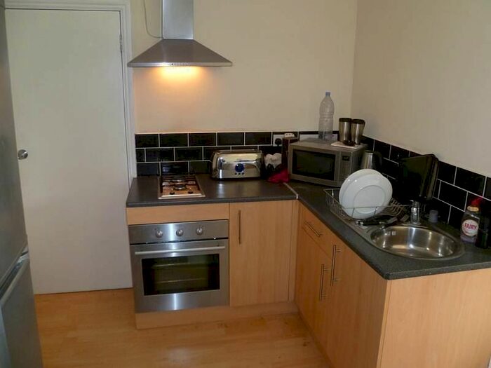 1 Bedroom Flat To Rent In Hanworth Road, Hounslow, TW4