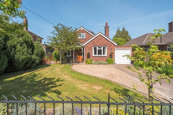 3 Bedroom Detached House For Sale In Avon Road, Devizes, SN10