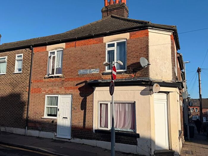 2 Bedroom End Terrace House For Sale In Arthur Street, Luton, LU1