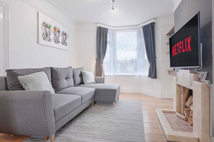 3 Bedroom Flat To Rent In Abington, NN1