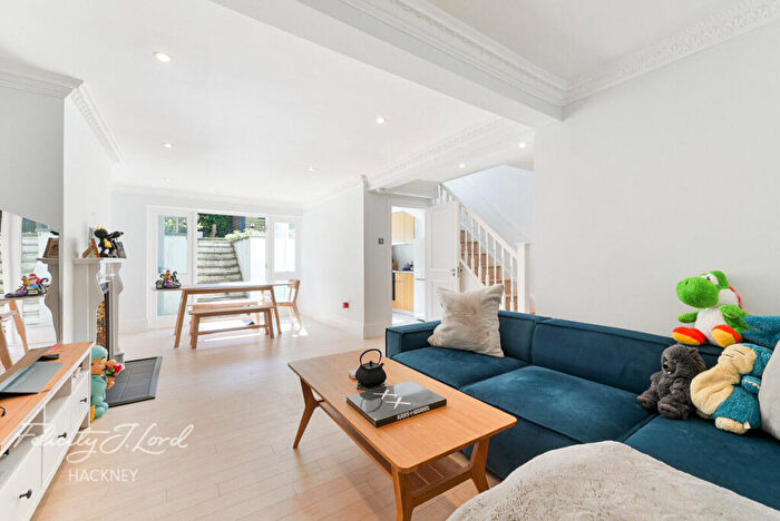 1 Bedroom Apartment For Sale In Sandringham Road, London, E8