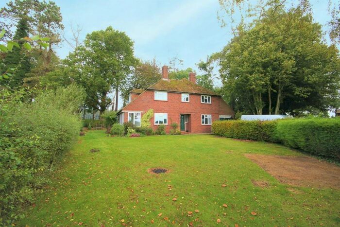 3 Bedroom Detached House To Rent In Hernes Estate, Rotherfield Greys, RG9