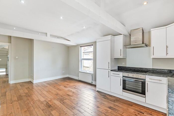 4 Bedroom Maisonette To Rent In Burnbury Road, London, SW12