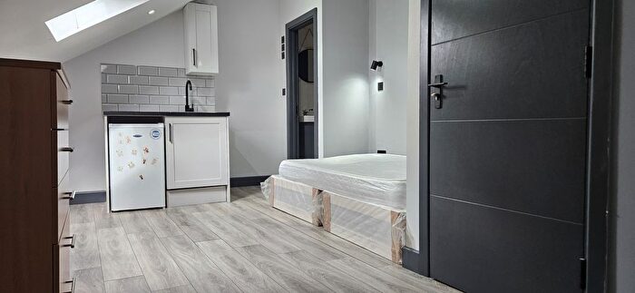 Studio To Rent In Evering Road, London, E5