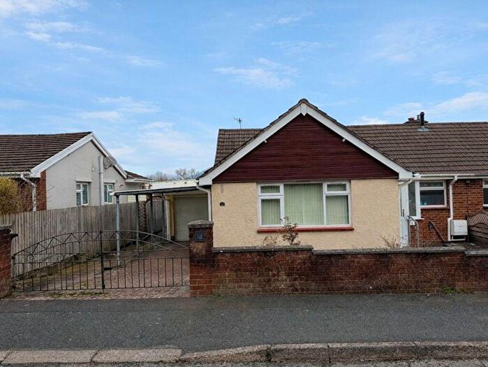 3 Bedroom Semi-Detached Bungalow For Sale In Broadmead, Gilwern, NP7