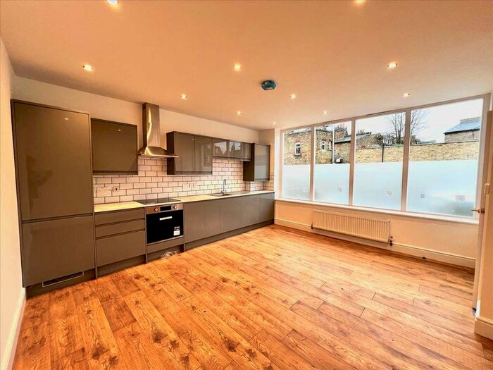 2 Bedroom Flat To Rent In Adam Walk, Crabtree Lane, London, SW6