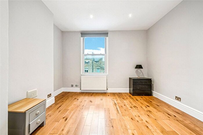 3 Bedroom Flat To Rent In Dents Road, London, SW11