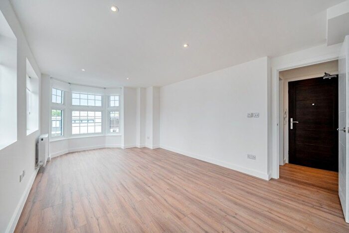 1 Bedroom Flat To Rent In Bank Chambers, Woking, Surrey, GU21
