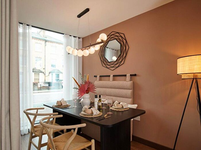 1 Bedroom Flat For Sale In Caxton Square, Wood Green, N22