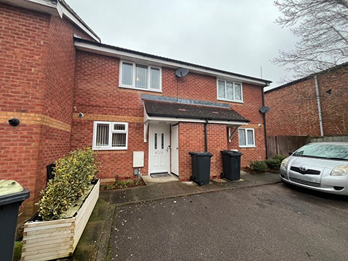 2 Bedroom Semi-Detached House To Rent In Marlow Avenue, Luton, Bedfordshire, LU1