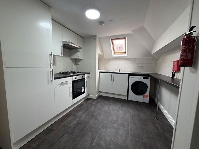 2 Bedroom Flat To Rent In Colchester Avenue, Penylan, CF23