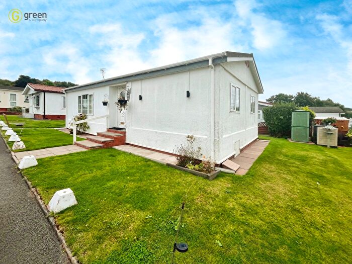 3 Bedroom Mobile/park Home For Sale In Pinfold Lane, Walsall, WS9