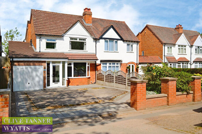 4 Bedroom Semi-Detached House For Sale In Streetsbrook Road, Shirley, Solihull, West Midlands, B90