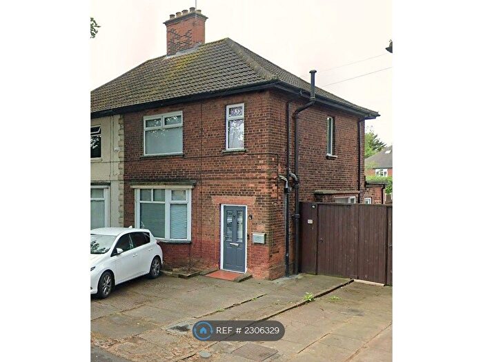 3 Bedroom Semi-Detached House To Rent In Crosby Avenue, Scunthorpe, DN15