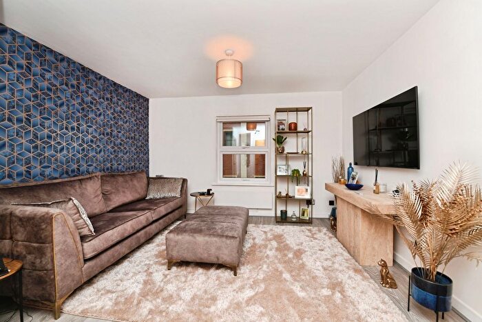 1 Bedroom Flat For Sale In Glebe Road, Chelmsford, Essex, CM1