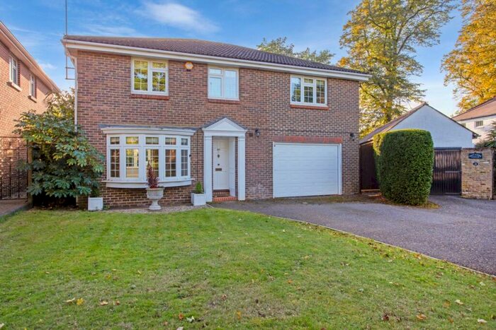 5 Bedroom Detached House To Rent In Churchill Drive, Weybridge, KT13