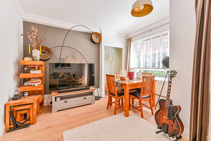 2 Bedroom Flat For Sale In New North Street, Bloomsbury, London, WC1N