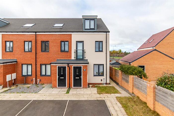 3 Bedroom End Of Terrace House To Rent In Willowbay Drive, Great Park, NE13