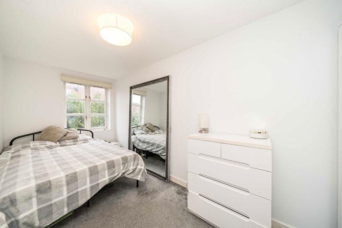 3 Bedroom Flat To Rent In Weston Street, London, SE1