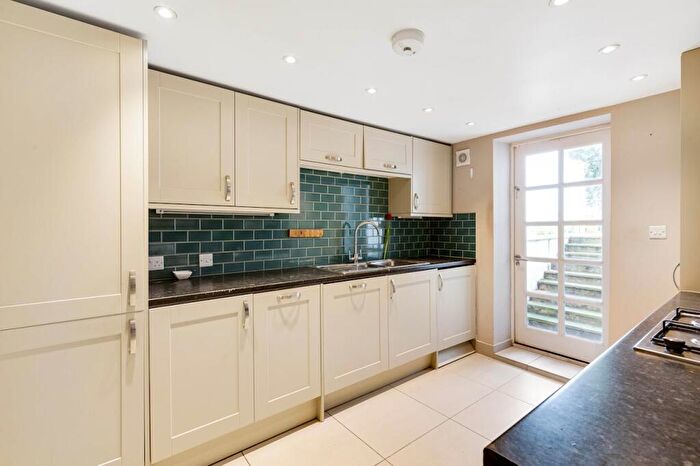 2 Bedroom Maisonette To Rent In Cloudesley Road, London, N1