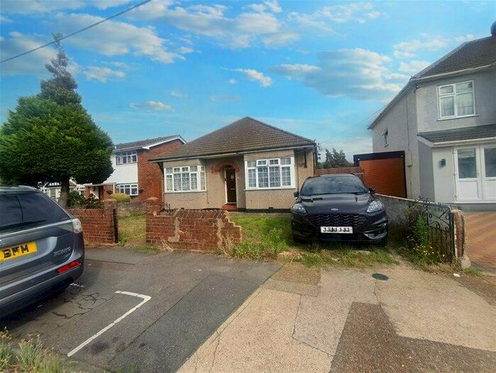4 Bedroom Bungalow To Rent In South Street, Rainham, RM13